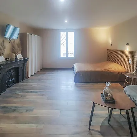 1 Bedroom Gorgeous In Chinian Апартаменты *