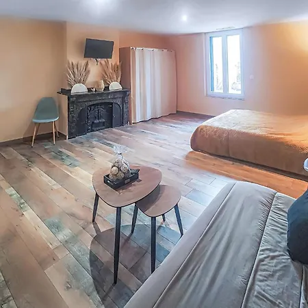 1 Bedroom Gorgeous In Chinian Апартаменты